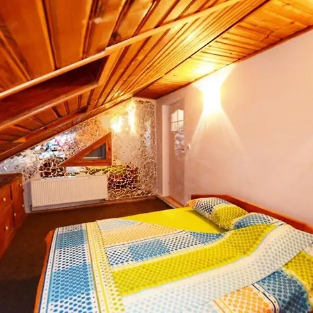 Апартаменти Rustic & Romantic